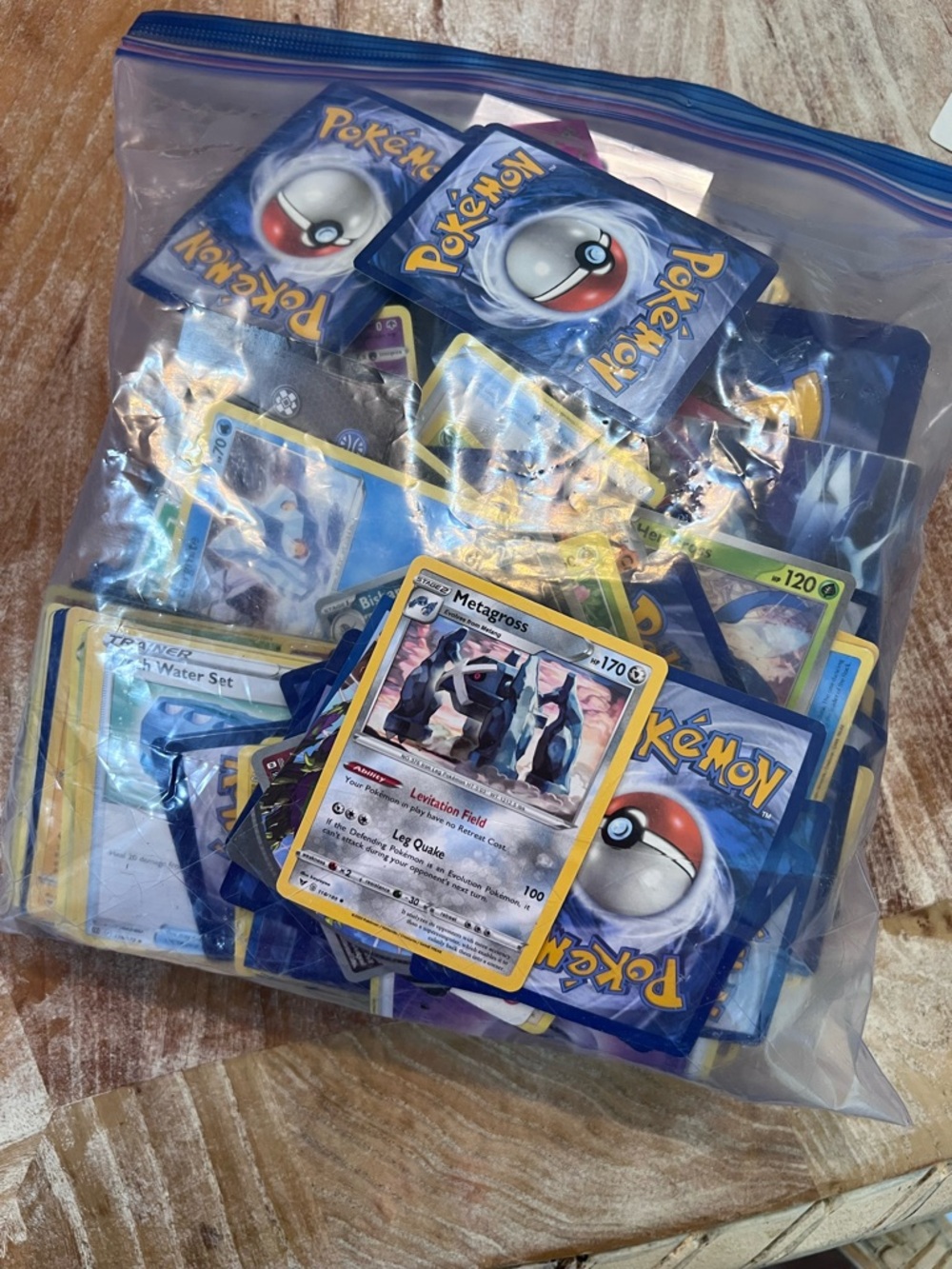 Pokémon Trading Cards Lot - Assorted Cards in Resealable Bag